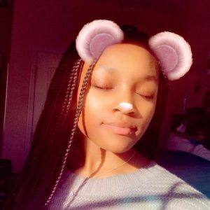 Meet your Posher, Kayla